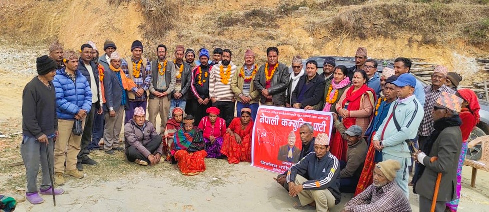 कांग्रेस वडा सभापती सहित मेलौलीका नौ जनाले गरे नेकपा प्रवेश