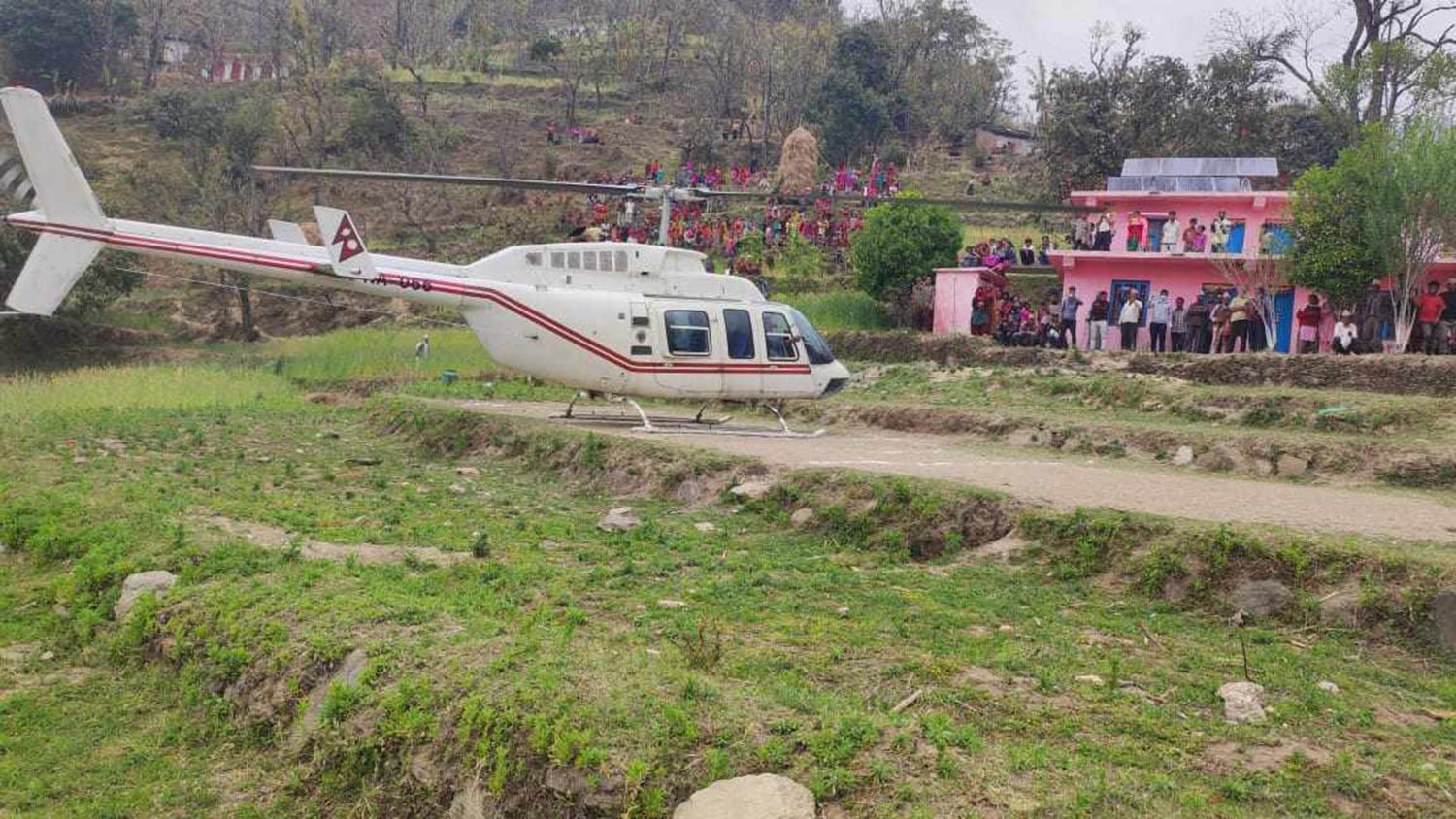 डिलाशैनी घटना : हेलिकोप्टरमार्फत नेपालगञ्ज लगियो गम्भीर घाइते कर्मचारीलाई