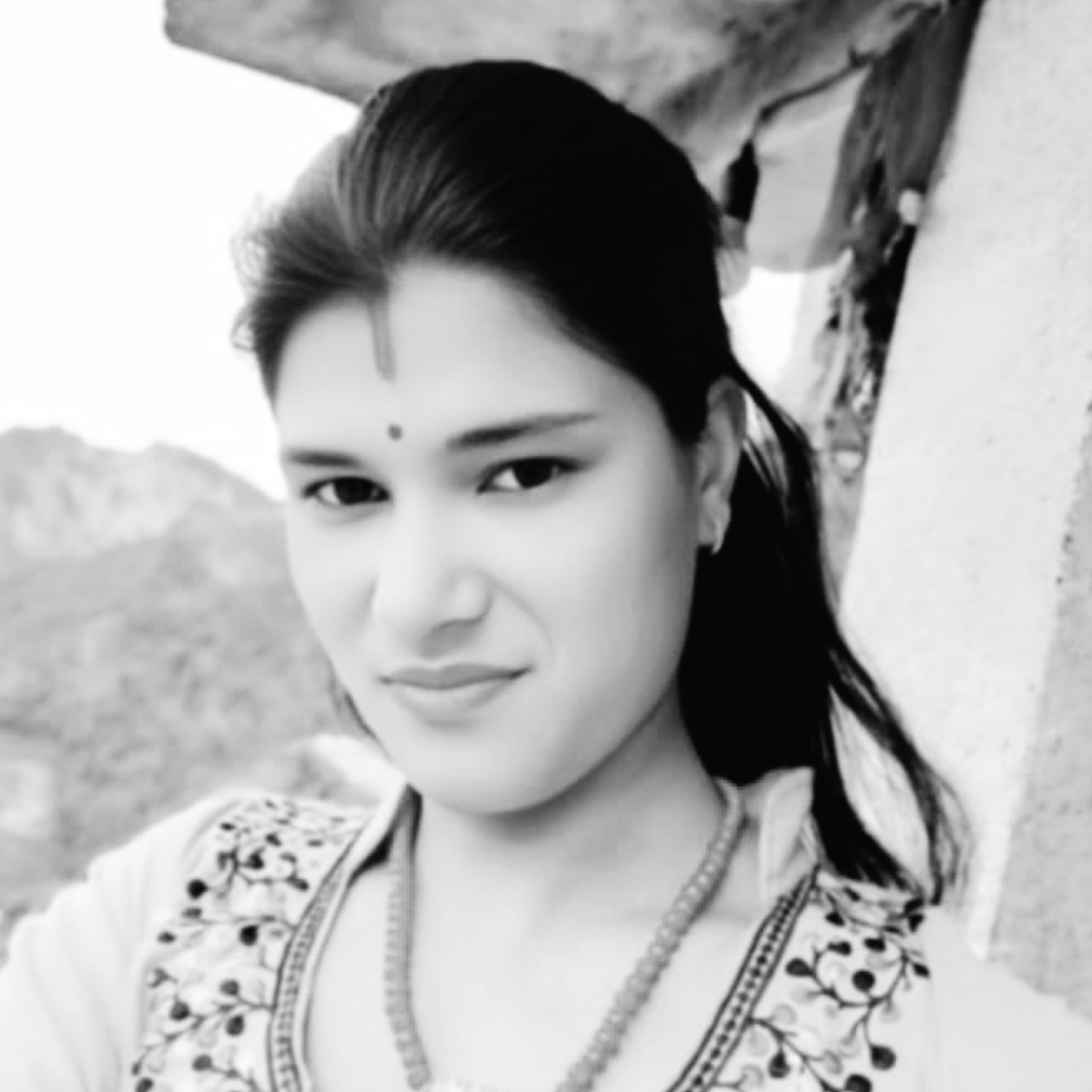 बैतडीमा भीरबाट लडेर एक महिलाको ज्यान गयो, ६ महिने छोराको बिचल्ली
